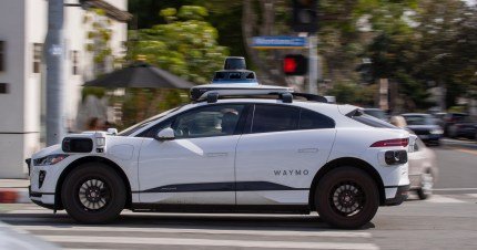 Waymo الآن تقدم 100،000 رحلة تاكسي روبوتية في الأسبوع